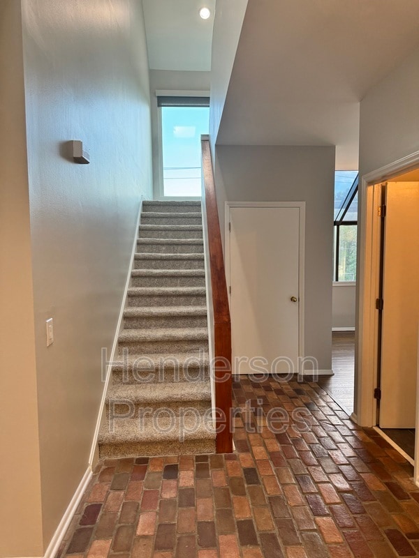 Building Photo - 501 Fenton Pl