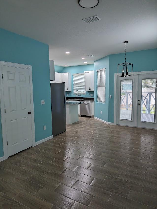 Building Photo - 2010 Seminole Blvd S