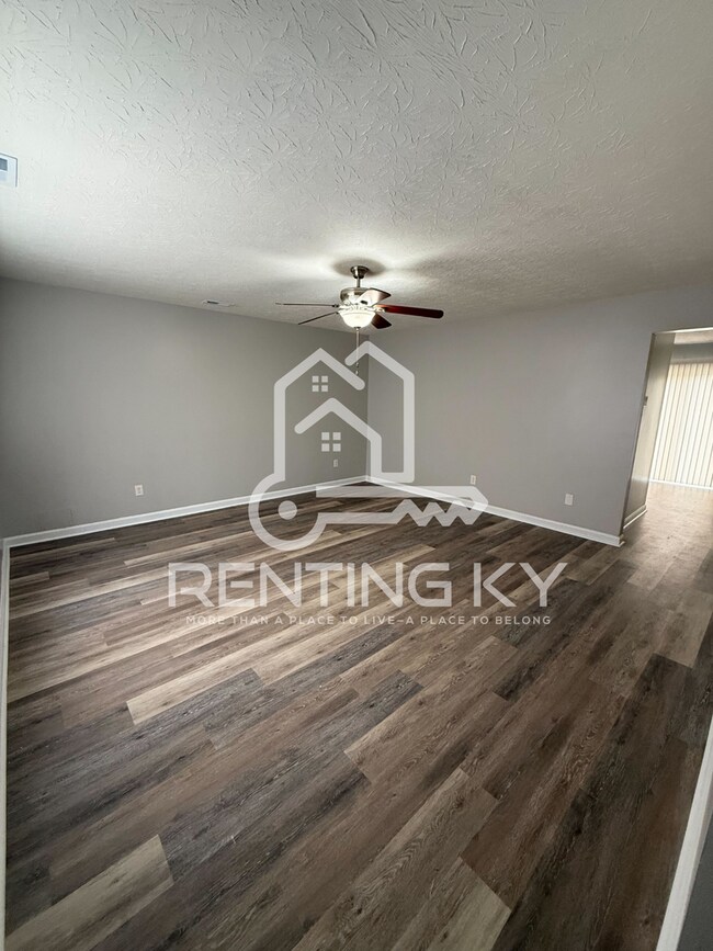 Building Photo - Newly Renovated 2-Bed, 1.5-Bath Townhouse!