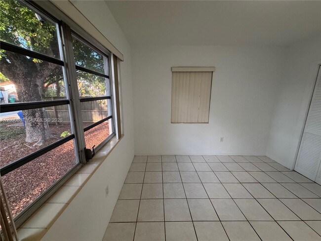 Building Photo - 3828 SW 29th St