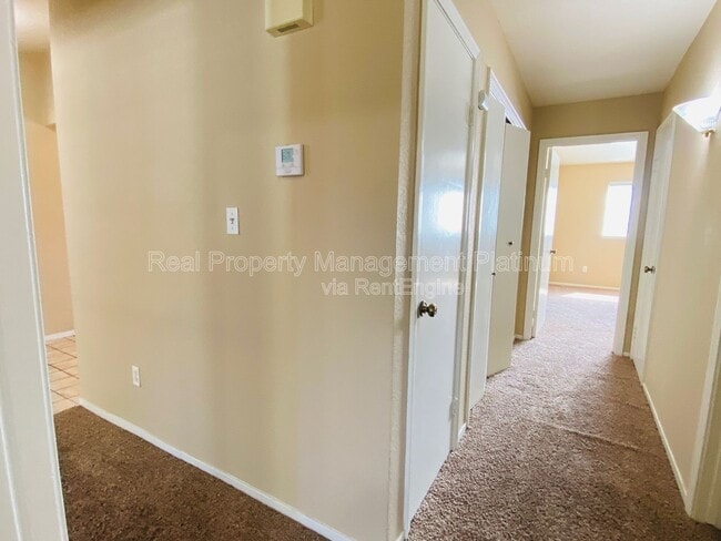 Building Photo - 8153 N Cedar Ave