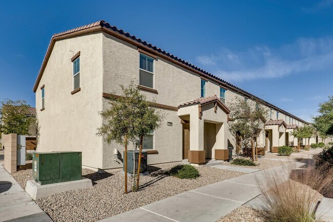 Building Photo - 3 Bedroom Townhouse in a Gated Northeast Community Near Nellis Air Force Base