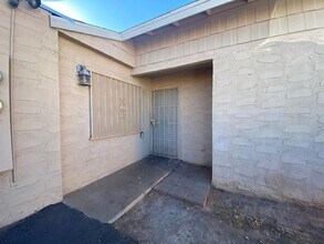 Building Photo - 5215 Gray Ln