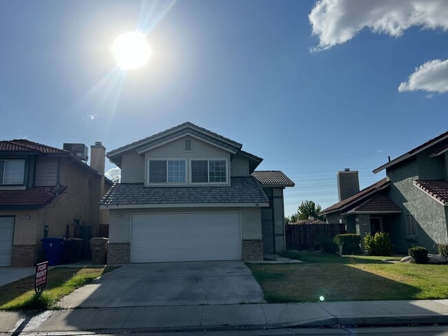 Building Photo - Available Now - Elegant 3-Bedroom, 2.5 Bath Single Family Home