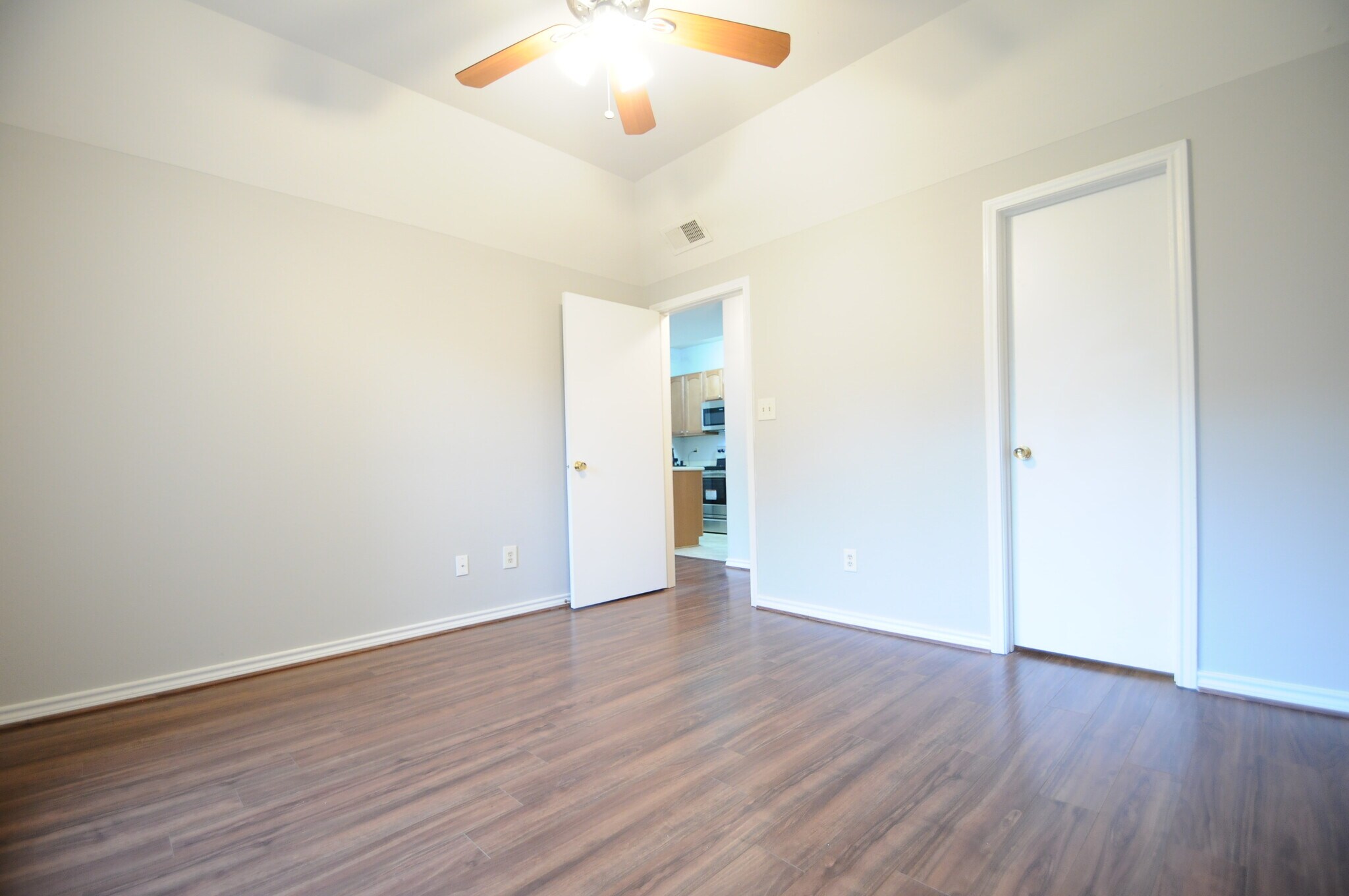 Building Photo - 3903 Penderview Dr