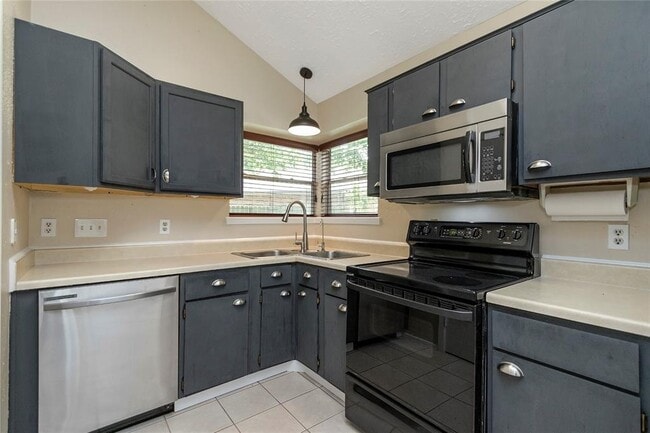 Building Photo - 6903 Foxmont Ln
