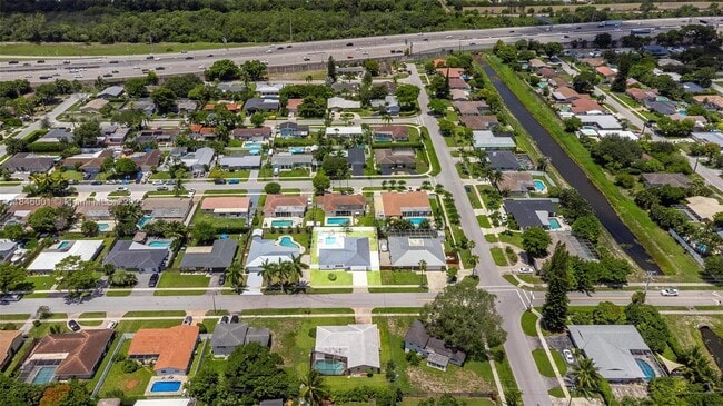Building Photo - 669 NW 15th Ave