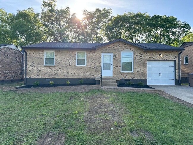 Primary Photo - Great Newly Renovated Home - Move-In Ready!