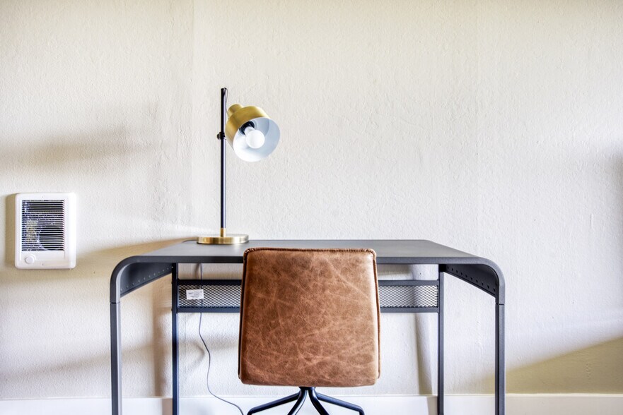 Building Photo - 600 Edgewater Blvd