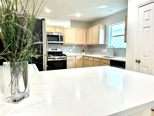 Building Photo - 25311 Clover Ranch Dr