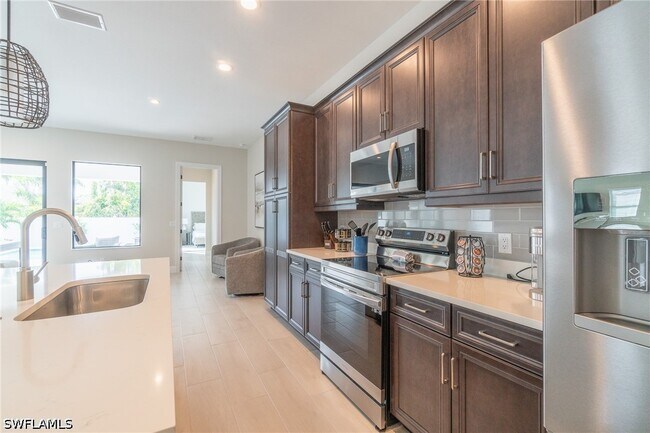 Building Photo - 822 105th Ave N