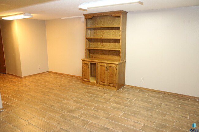 Building Photo - 925 S Harrington Ave