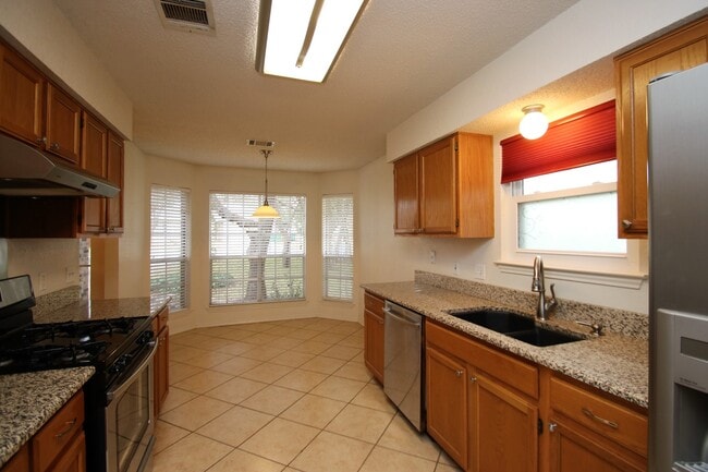 Building Photo - Great 1 story home on a pretty lot with lots of trees!