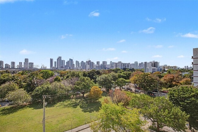 Building Photo - 1350 NW 8th Ct