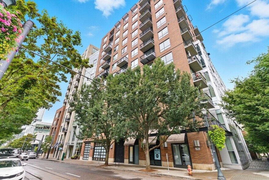 Building Photo - 922 NW 11th Ave
