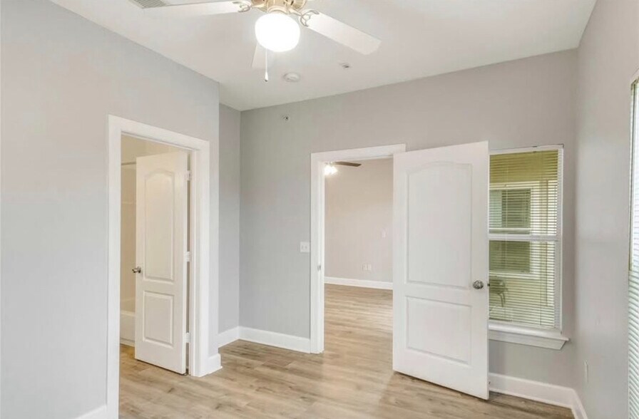 Building Photo - Room in Condo on Crossing Pl