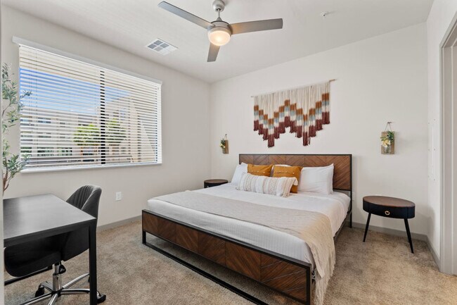 Building Photo - 711 W Broadway Rd