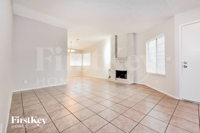 Building Photo - 2359 Los Feliz St