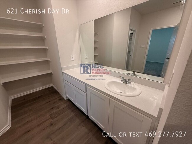 Building Photo - 621 Cherish Day Dr