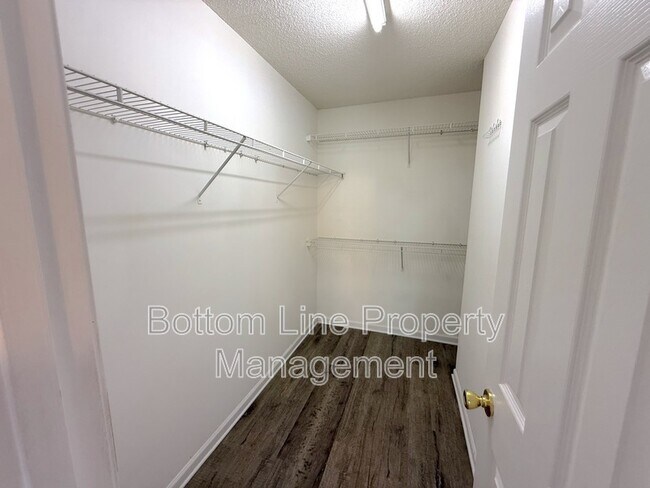 Building Photo - 9932 Birch Knoll Ct