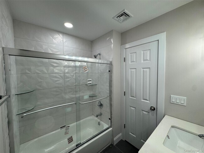 Building Photo - 75 Valley Dr