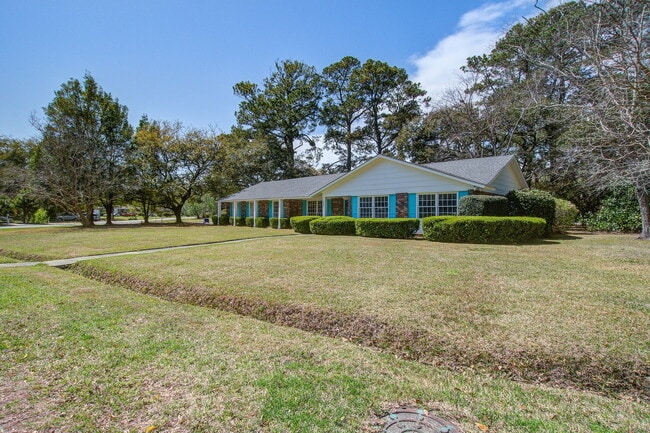 Building Photo - 1805 Chelwood Cir