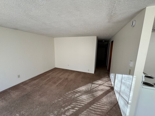 Building Photo - Charming 3-Bedroom SE Portland Home – Fully Fenced Yard - Video attached