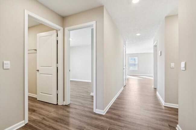 Building Photo - Fantastic 3bd/2ba home! Coming soon!