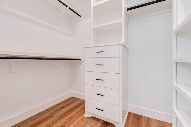 Building Photo - 2751 Freund St