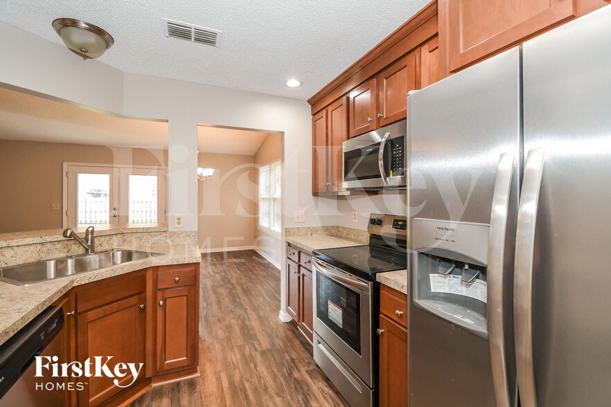 Building Photo - 1591 Twin Oak Dr W