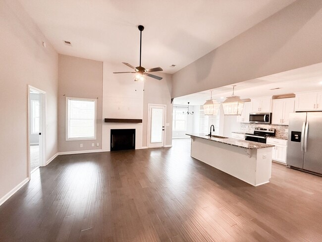 Building Photo - 3 Bedroom 3 Bathrooms located on a Cul De Sac!!