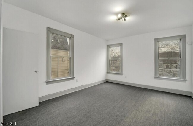 Building Photo - 227 Snyder St