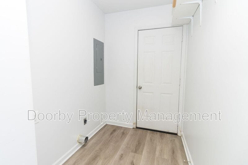 Building Photo - 4913 Carolyn Ln