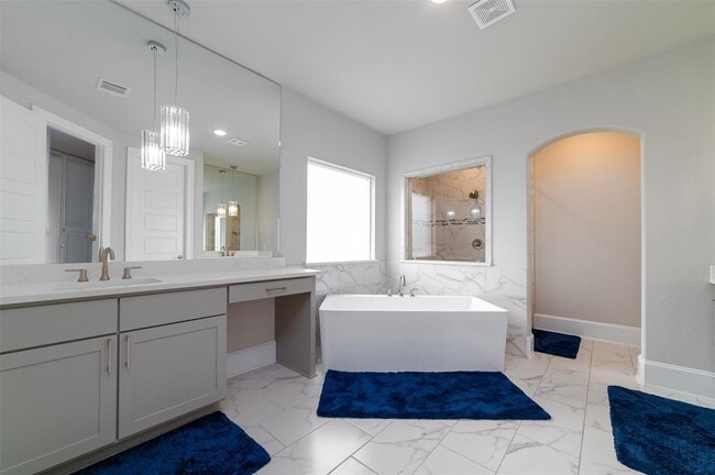 Building Photo - 2400 Sunset Vista Cir