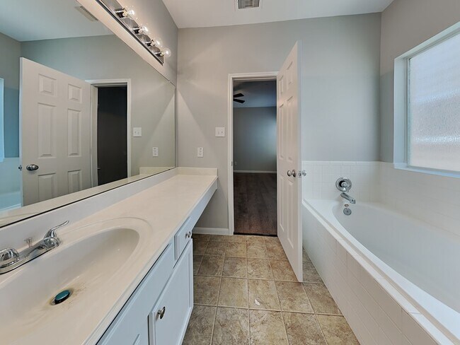 Building Photo - 4065 Mossy Pl Ln