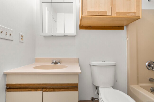 Building Photo - 233 Derby Ave