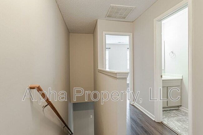 Building Photo - 105 Brushy Hollow Ln