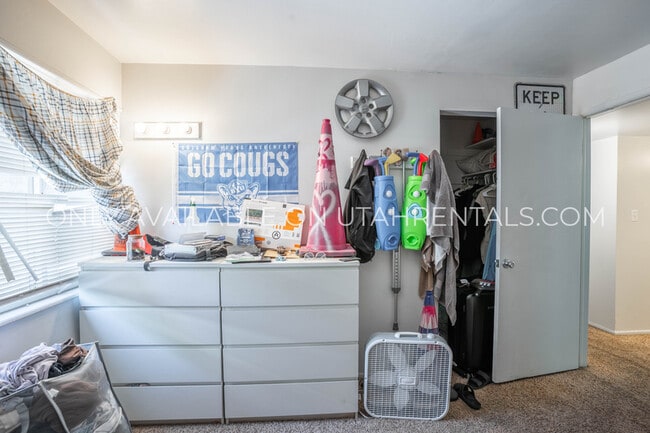 Building Photo - 1080 E 450 N