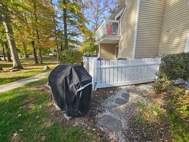 Building Photo - 25 Sweetgum Ln