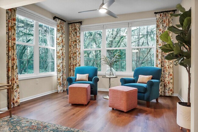 Sun Room - 60 Fenwick Hall Aly