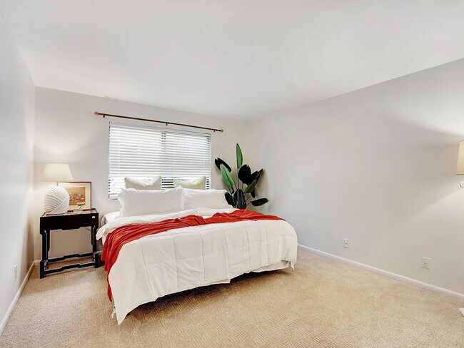 Building Photo - 1113 Rainwood Cir