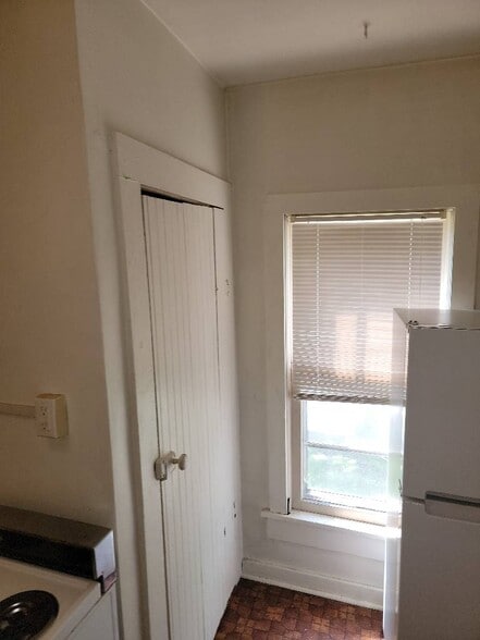 Building Photo - 547 Niagara St