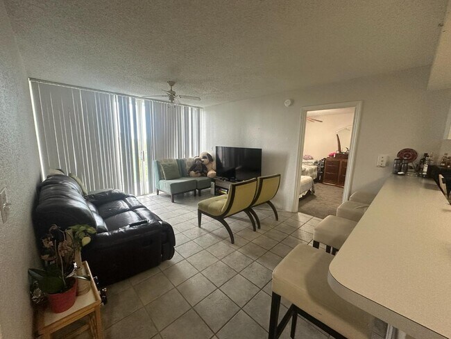 Building Photo - 3635 Seaside Dr