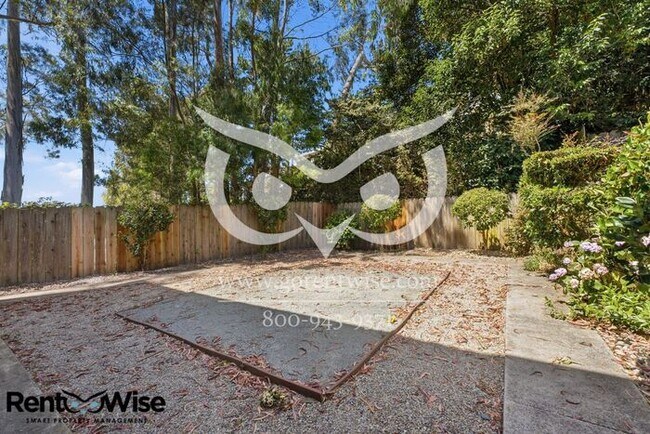 Building Photo - 190 Forest Knolls Dr