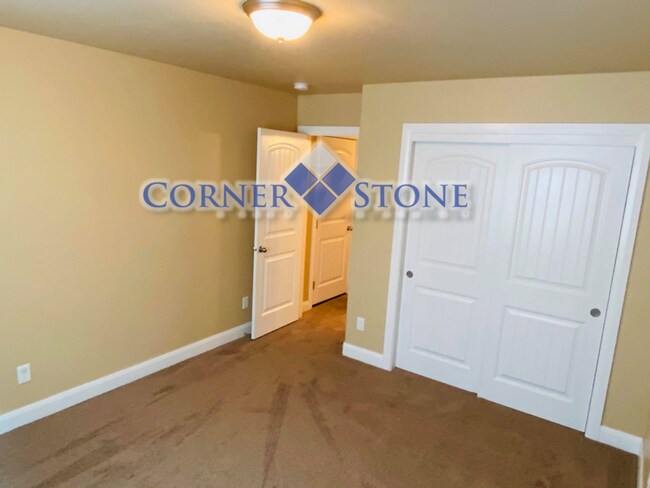 Building Photo - Middleton Home with Community Pool!