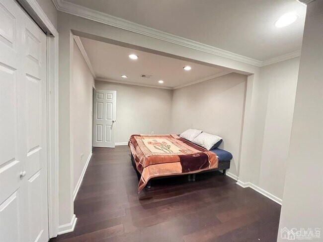 Building Photo - 15 Barnett Pl