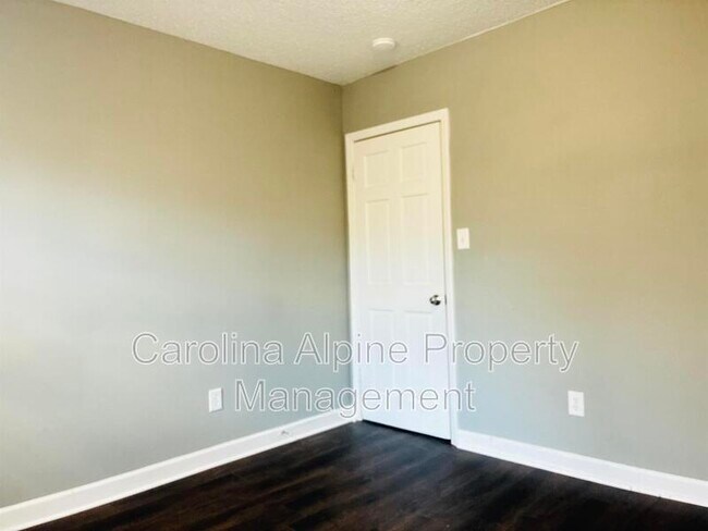 Building Photo - 3729 Somerset Dr