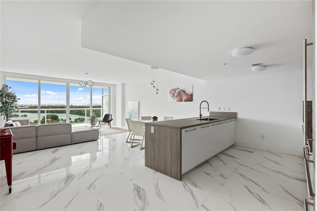 Building Photo - 400 Sunny Isles Blvd