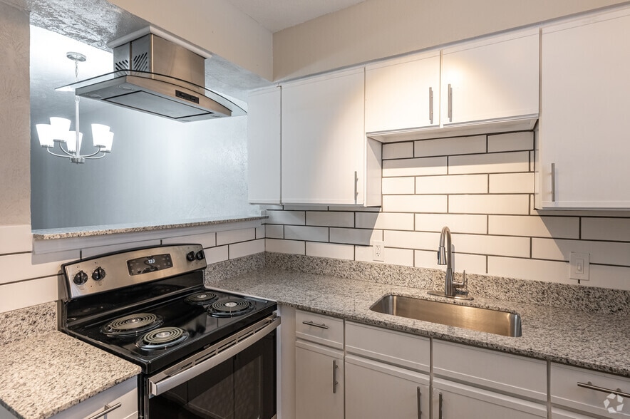 2Br, 1 BA - 754 SF - MAGNOLIA ON 16TH