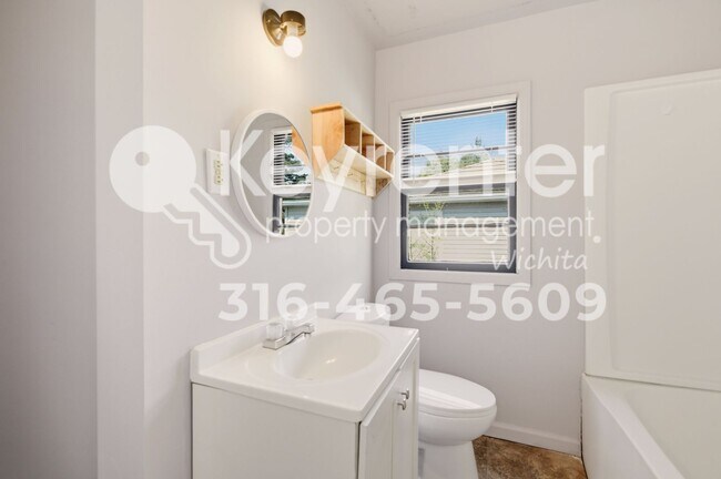 Building Photo - 2322 S Emporia St